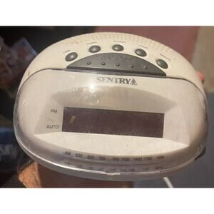Sentry White CR102 AM/FM Clock Radio Alarm Snooze Battery Backup NOS